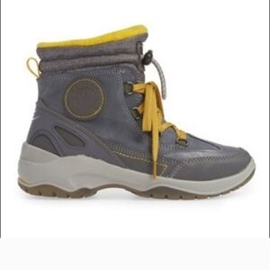 NWOT Santana Canada Torino waterproof grey boots Size 8/38